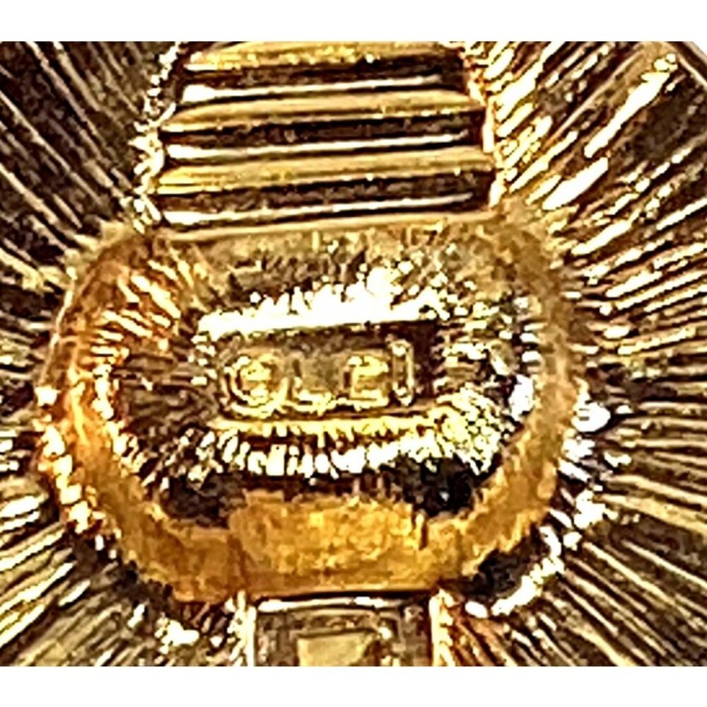 Vintage Signed Liz Claiborne Clip Earrings Gold Tone Enamel Logo Crown Shield - Picture 7 of 7